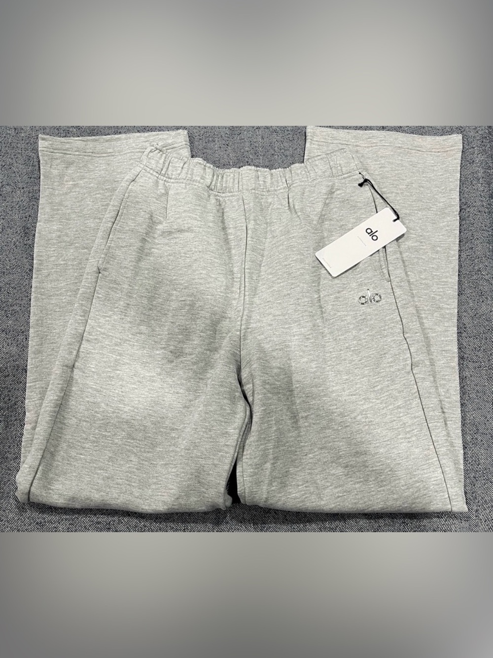 Alo Accolade Straight Leg Sweatpant | color: Heather Grey | size: L - Picture 3 of 6